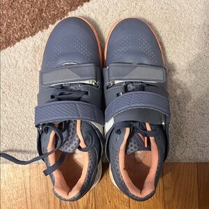 Reebok Navy and Peach Athletic *LIFTING* Sneaker 🏋️‍♀️